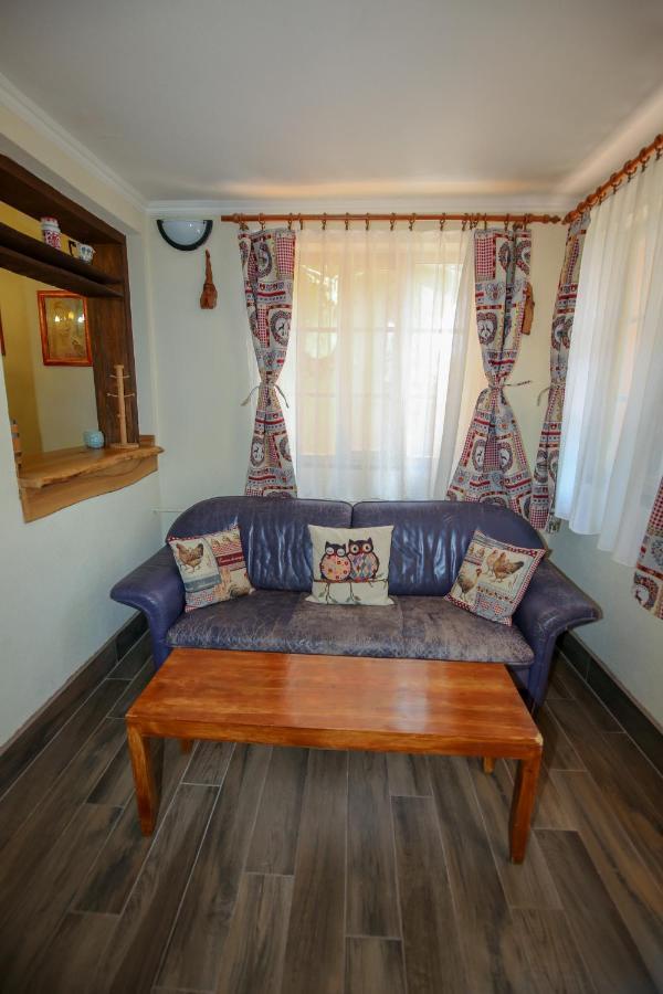 Hunter Villa Štúrovo Buitenkant foto