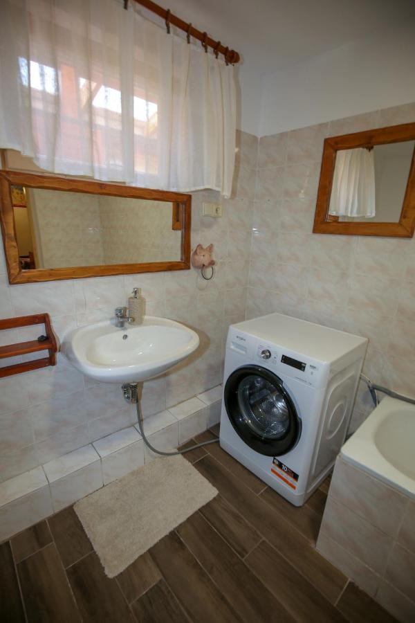 Hunter Villa Štúrovo Buitenkant foto